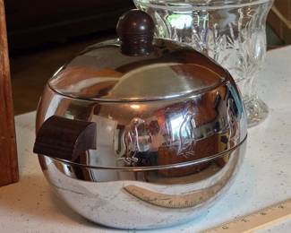 MCM West Bend penguin hot and cold server