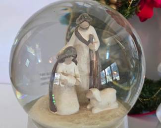 St. Nicholas Square musical water globe plays "Silent Night"