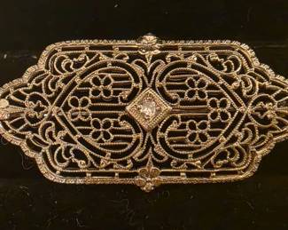 Antique Art Deco 10K yellow gold filigree brooch