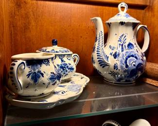     Blue & white pottery, Delft-style ceramics & collectibles