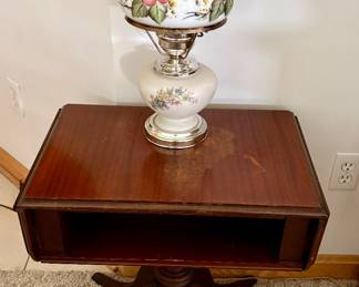     Traditional wood furniture, side tables & home furnishings