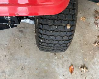     Simplicity riding lawn mower / garden tractor