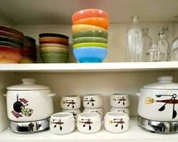 Vintage 1960s West bend Crockpot with Bean bowls/ Fire King Bowls