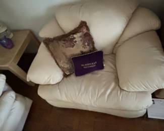 Cream Leather Living Room Set  Roche Bobois Style third image