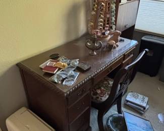 Traditional Mahogany Pedestal Desk with Chair