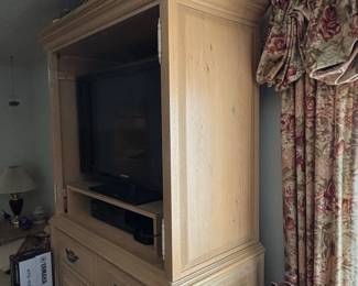 Traditional Oak Entertainment Armoire second image