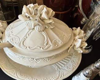 Vintage Ardalt Fiori Bianca Porcelain Soup Tureen Set