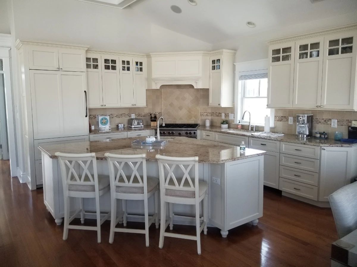Chef's kitchen with ample upper & lower cabinetry plus an island. 3 bar stools available