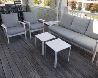 Patio furniture by Kingsley-Bate