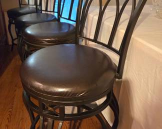 4 matching bar stools