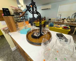 h wine table