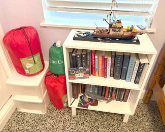 h sm bookcase