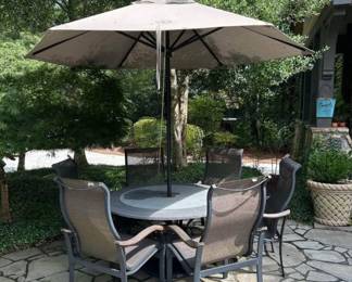 Tropitone set with teak arms 