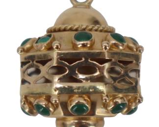 Tested 18k Gold and Cabochon Jade Pendant - Gross 9 g.