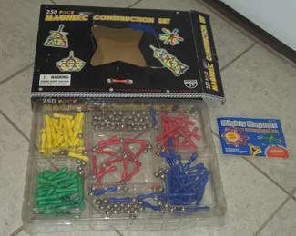 250 pc Magnetic Building Set NIB