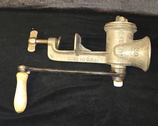 1950s-1960s vintage Universal No. 72 manual meat grinder and food chopper