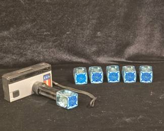 1972 vintage Kodak Pocket Instamatic 10 camera with 6 matching Magicube flash extenders