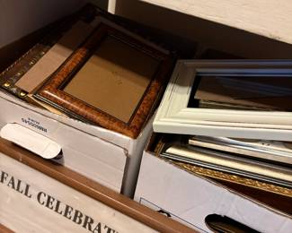 40 pieces of gold leaf and other picture frames