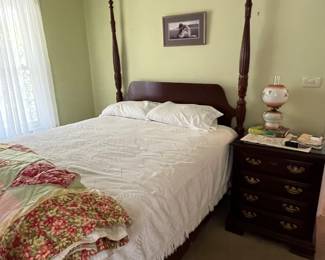 Antique four poster bed, George Washington bedspread.