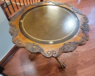 Round tea table