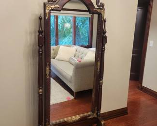 Standing mirror