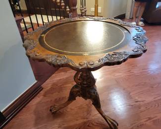 Round tea table