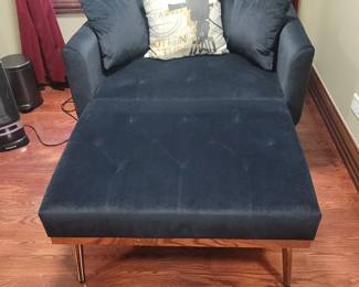 Chair/ottoman converts to bed
