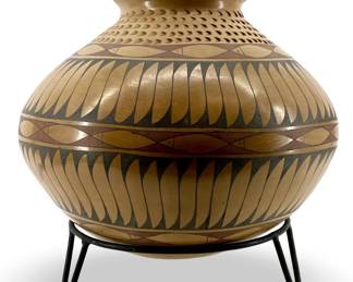 Signed Daniel Gonzales Mata Ortiz Pottery Vase