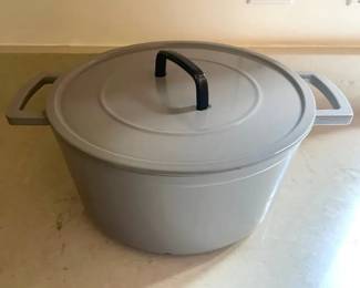 Threshold Cast Iron Enamel Pot (Le Creuset Style)