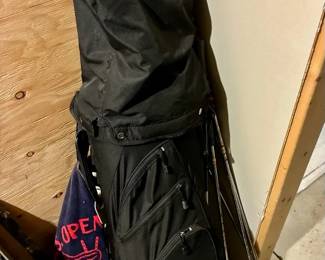Ozzi Golf Bag with Right-Handed Clubs