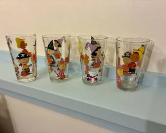 (4) Peanuts Halloween Pint Glasses