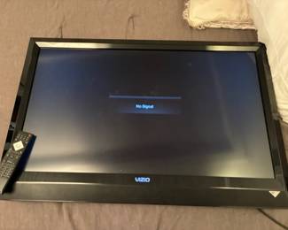Vizio TV 1080p 32" Screen (Works)