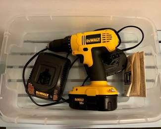 DeWalt Cordless Adjustable Clutch Driver/Drill with (2) 18v Batteries and Charger