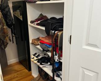 OVERVIEWS! Beautiful - Clean home. Come and shop to find some treasures!If these items don't have individual photos we can not hold for you - you MUST schedule an appointment to come and browse.