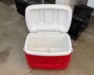 H113 - $25. Rolling Igloo Cooler. Measures 26" x 14" x 21" tall.