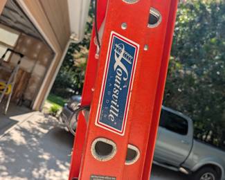 H145 - $175. Louisville 24' Extension Ladder. Type IA. 300#.