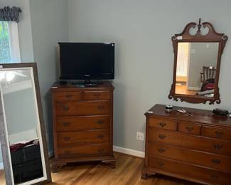 OVERVIEWS! Beautiful - Clean home. Come and shop to find some treasures!If these items don't have individual photos we can not hold for you - you MUST schedule an appointment to come and browse.