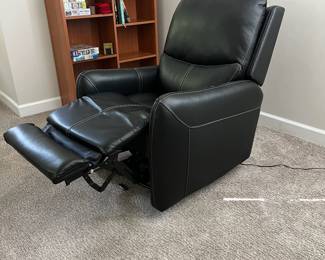 H58 - $295. Motomotion Power Recliner. Like New condition!Measures 30“ W x 34” D x floor to seat 18” x floor to back 38” Tall.