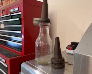 H118 - $40. Huffman 1 Quart Oil Bottle with 3 lids.