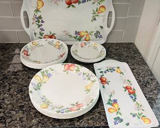 H97 - $60. 21 Piece Corning Corelle Chutney Fruit Swirl Set.