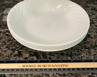 H98 - $50. Vintage Corelle Bowl 16 Piece Set. 4 - 8.5" bowls. 6 -7" bowls, and 6 - 5.5" green rimmed bowls.