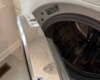 H107 - $100. LG 2012 Washing Machine on Stand. Model WM3470HWA.