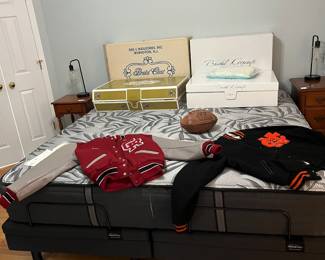 OVERVIEWS! Beautiful - Clean home. Come and shop to find some treasures!If these items don't have individual photos we can not hold for you - you MUST schedule an appointment to come and browse.