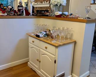 OVERVIEWS! Beautiful - Clean home. Come and shop to find some treasures!If these items don't have individual photos we can not hold for you - you MUST schedule an appointment to come and browse.