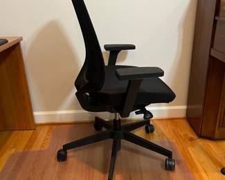 H42 - $40. Knoll Rolling Office Chair. Adjustable Height.