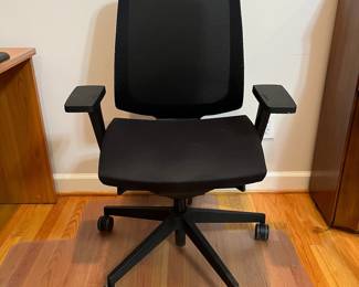 H42 - $40. Knoll Rolling Office Chair. Adjustable Height.