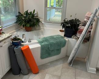 OVERVIEWS! Beautiful - Clean home. Come and shop to find some treasures!If these items don't have individual photos we can not hold for you - you MUST schedule an appointment to come and browse.