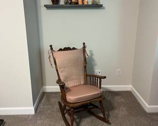 OVERVIEWS! Beautiful - Clean home. Come and shop to find some treasures!If these items don't have individual photos we can not hold for you - you MUST schedule an appointment to come and browse.