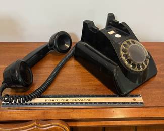 H45 - $25. 1950’s Vintage PTT (Posterijen, Telegrafie en Telefonie) Rotary Desk Phone. Bakelite.