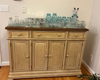 OVERVIEWS! Beautiful - Clean home. Come and shop to find some treasures!If these items don't have individual photos we can not hold for you - you MUST schedule an appointment to come and browse.